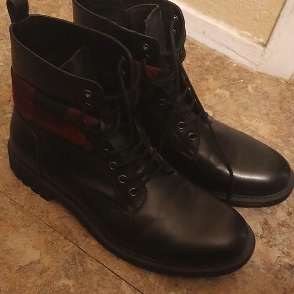 Men combat boots size 11 and 1/2
